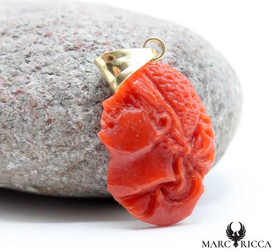 Bijou tête de Maure en corail rouge de Corse – Testa Mora travaillée par Marc-Ricca à Porticcio