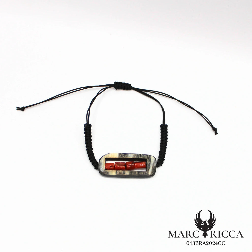 Bracelet macramé rectangle en corne de bélier et morceaux de corail