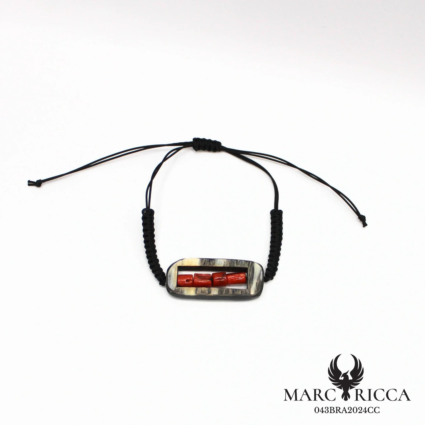 Bracelet macramé rectangle en corne de bélier et morceaux de corail
