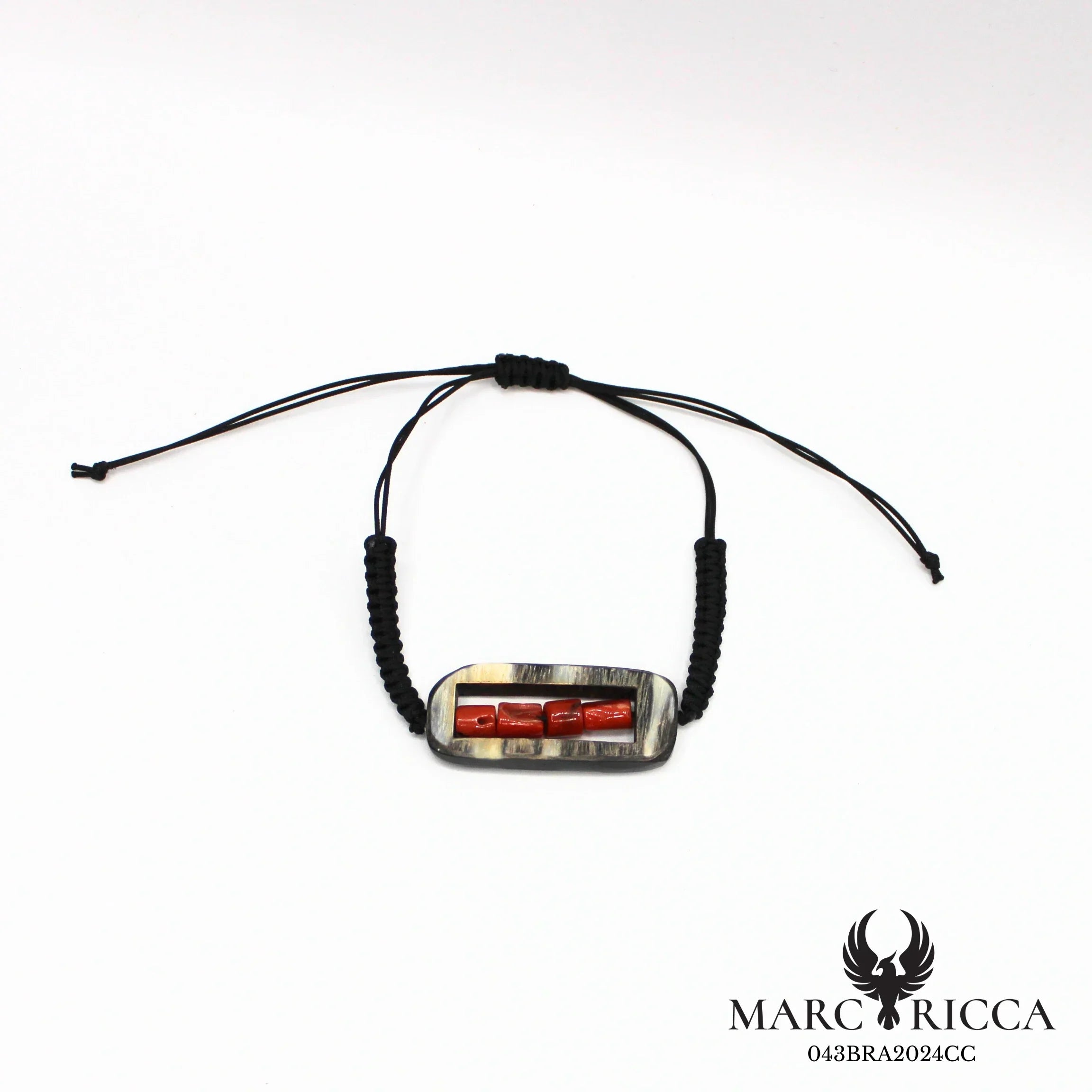Bracelet macramé rectangle en corne de bélier et morceaux de corail
