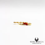 Broche religieuse avec main en corail