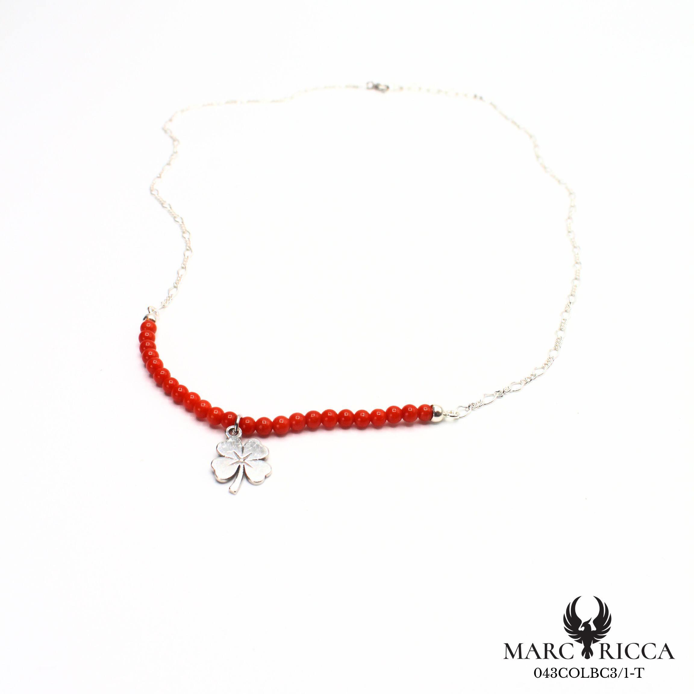 Collier chaine avec perles de corail et trèfle en argent ou vermeil