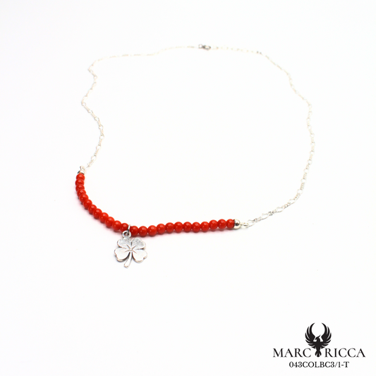 Collier chaine avec perles de corail et trèfle en argent ou vermeil