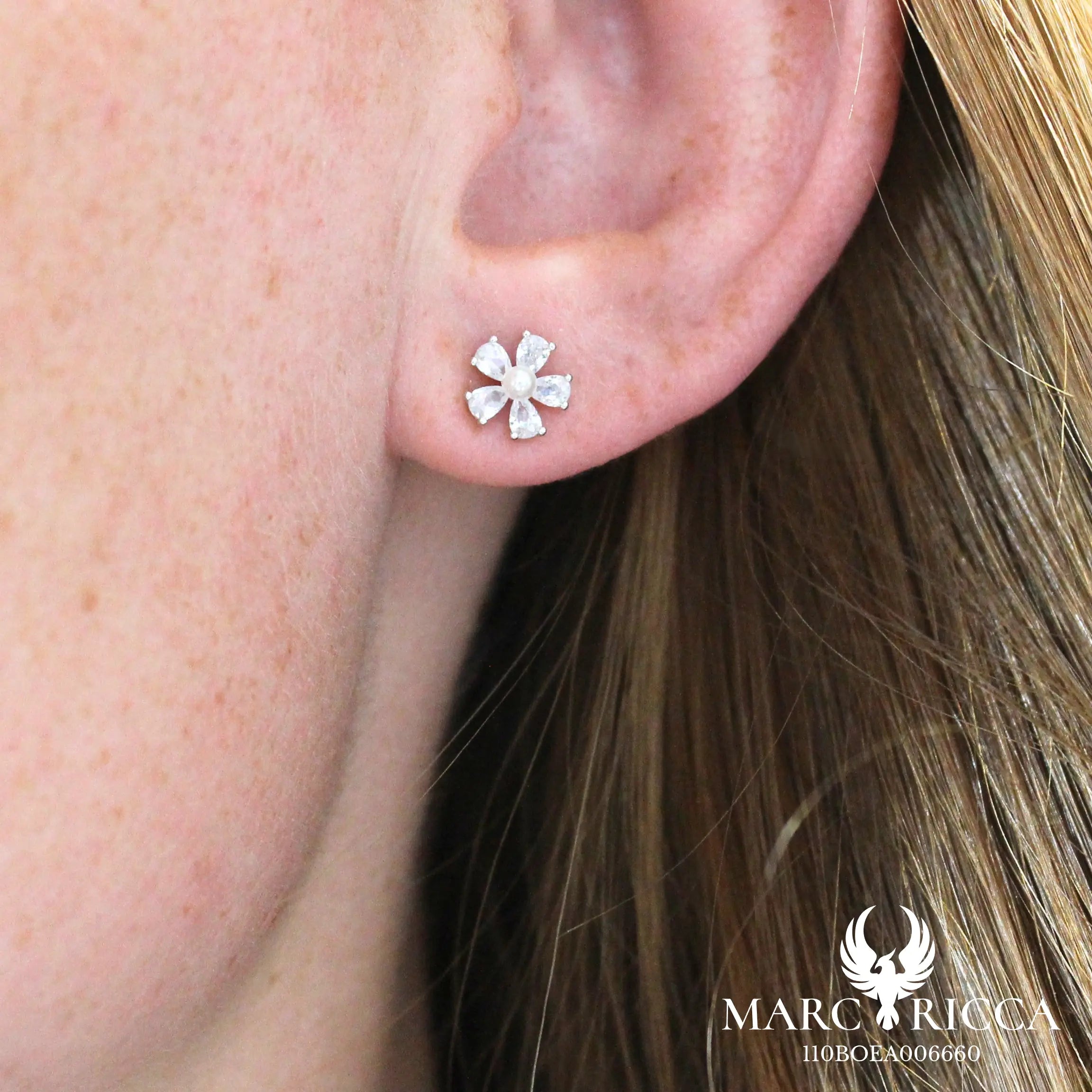 Boucles d'oreilles clous fleurs zirconium et perles