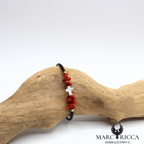 Bracelet jonc en caoutchouc avec corail cupolino et croix en nacre