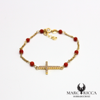 Bracelet chaine en vermeil avec perles de corail et croix en zirconium