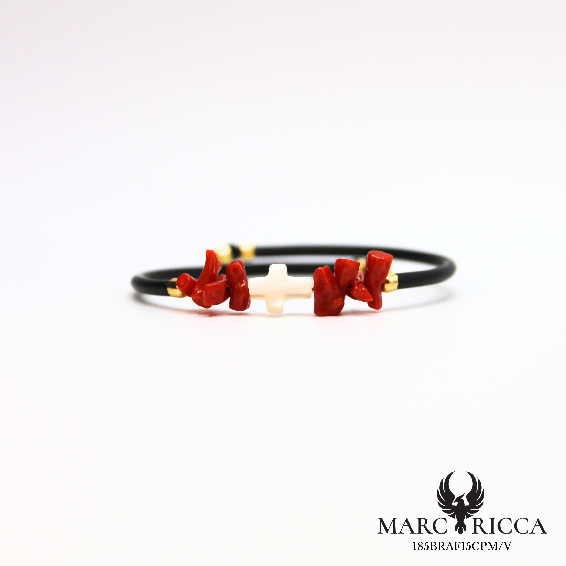 Bracelet jonc en caoutchouc avec corail cupolino et croix en nacre