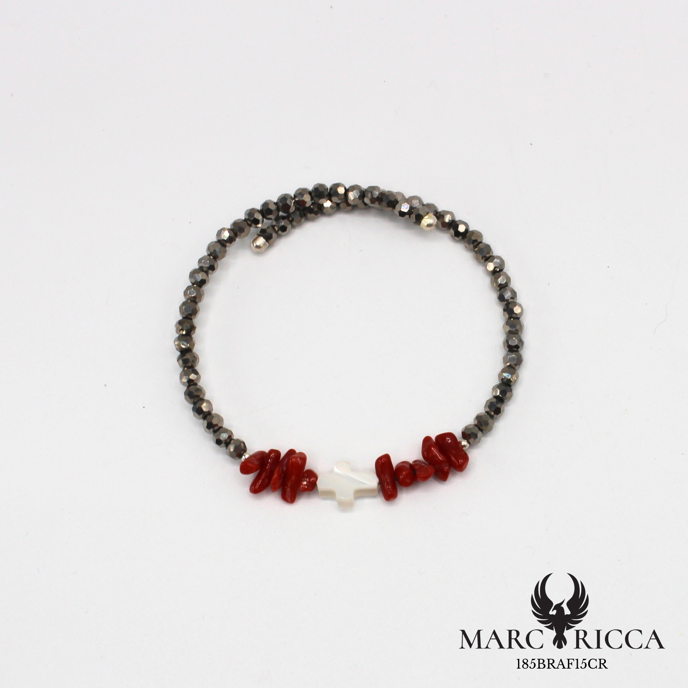 Bracelet jonc en cristal avec croix en nacre et corail